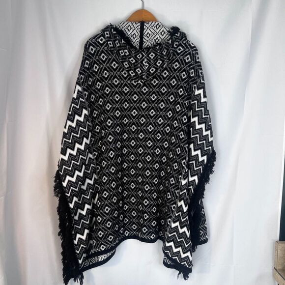Kaisely Black White Southwestern Hooded Shawl Poncho Sweater Size Medium - Picture 2 of 11